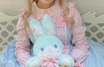 探索nyako喵子大魔王的无圣光办公室作品，感受她的多面风采