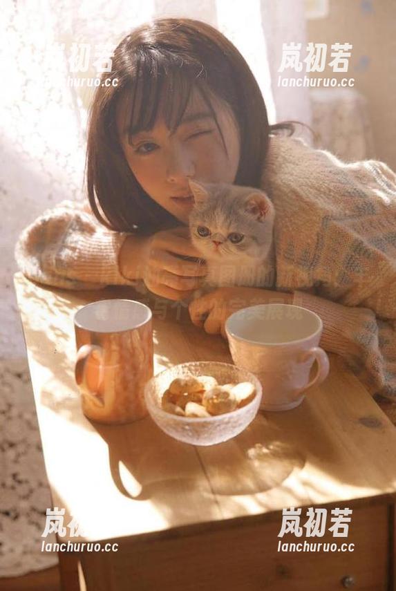 pans - kiki油亮写真图册的新视角：丰富情感与个性的完美展现