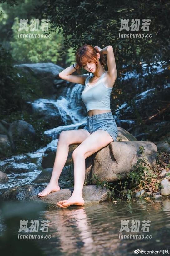 pans - 收集roro学姐的写真合集，体验免费作品带来的美好时光！