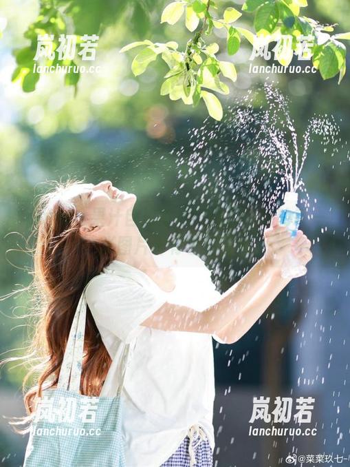 pans-果汁 pans - 果汁自拍背后的原图:她的每一张图片都有它的含义