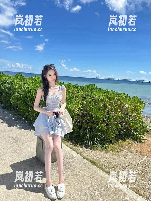 pans-雨涵 pans - 跟随雨涵的私拍职业装套图,体验职场生活的风格与态度