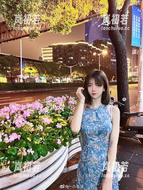 一小央泽 一小央泽高清美图:半腿竞泳的清新与优雅