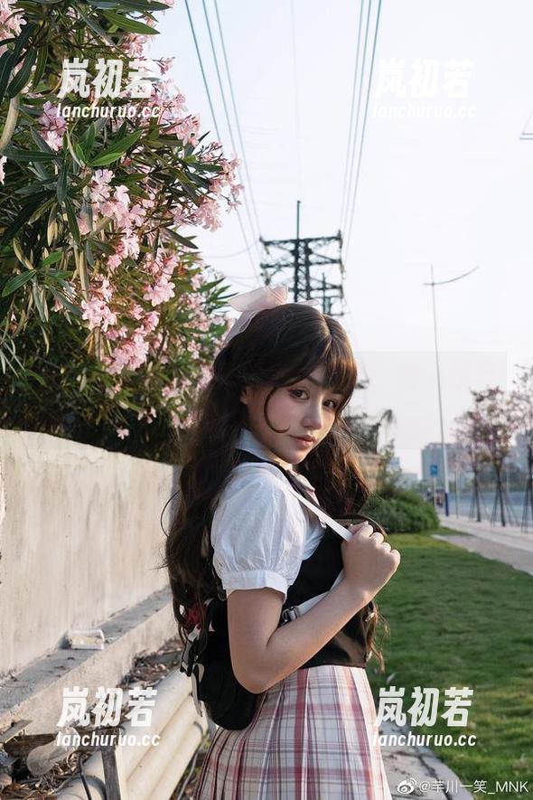 一笑芳香沁 一笑芳香沁的双子吸血鬼写真:赏心悦目的壁纸原图分享