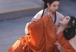 七七娜娜子惊艳如斯：更新豹纹COS，尽情展现个性风格