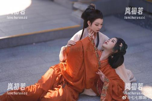 七七娜娜子 七七娜娜子惊艳如斯:更新豹纹COS,尽情展现个性风格