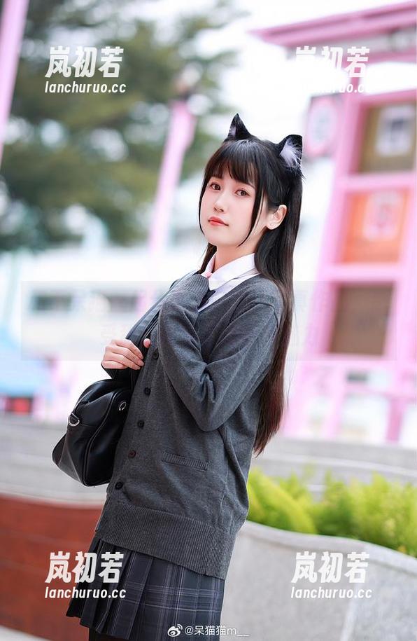 不呆猫 和不呆猫一起分享她的女仆写真作品,感受甜美与温柔的独特魅力