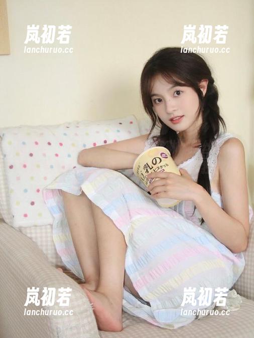不爱笑的赛琳 微密圈 - 探索“不爱笑的赛琳”黑丝连体写真集的深邃世界,特别分享她的独特视角