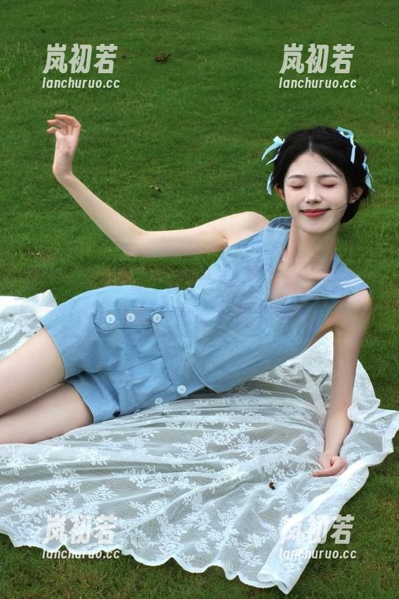 丽柜 - Vicky日常最新套图更新，姐妹们都在感叹：她真的是火到爆！