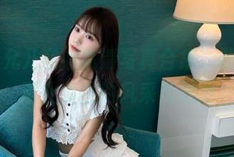 丽柜 – 允儿空姐高清写真合集，倾情演绎职业女性的风采与魅力