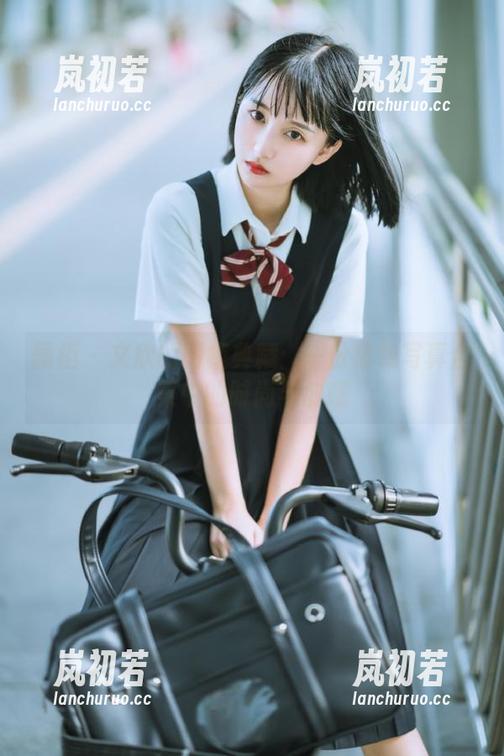 丽柜-文欣 丽柜 - 文欣的丽柜典藏:一份精致写真合集中的时尚与创意