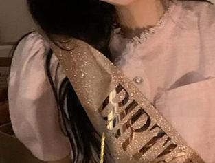 丽柜 – 潘潘的绝美腿部写真，精彩美图与壁纸随心享用！