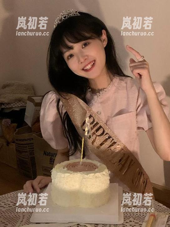 丽柜 - 潘潘的绝美腿部写真，精彩美图与壁纸随心享用！