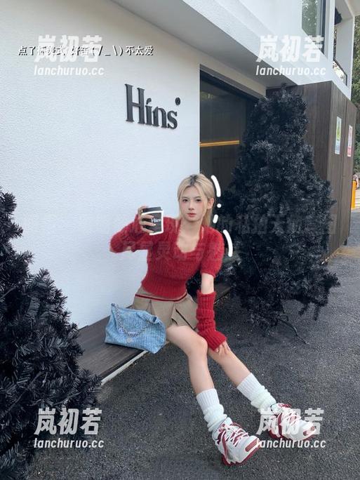 丽柜-璐璐 丽柜 - 璐璐倾心呈现:她的私拍天使套图尽显灵动与魅惑