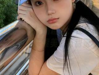 丽柜 – 甜甜女仆作品精选：在轻松惬意的氛围中探索美丽与甜蜜
