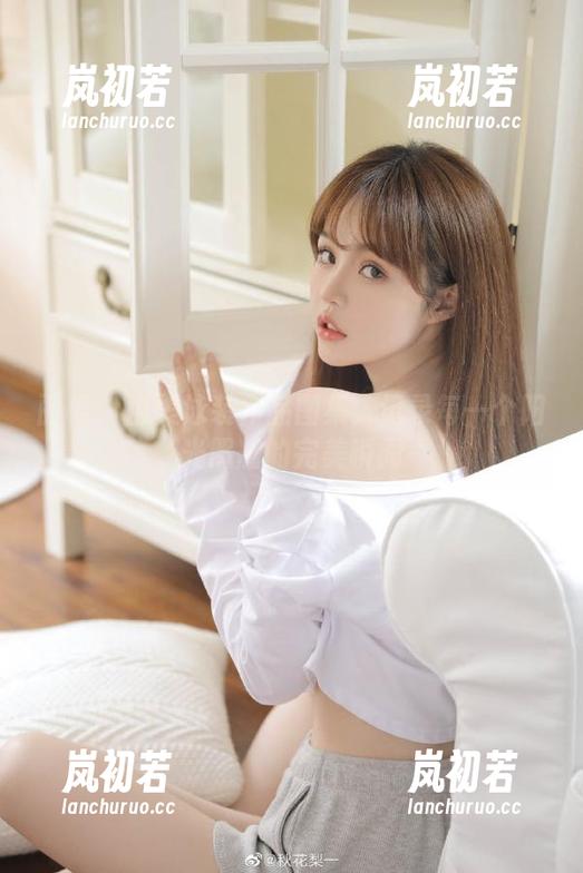 丽柜-由美 丽柜 - 由美泳装作品图集:记录每一个阳光照耀的完美瞬间