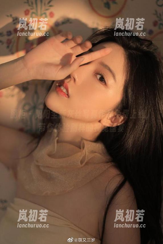 丽柜-阳阳 丽柜 - 阳阳全新灰丝写真作品免费上线,带你体验别样的视觉盛宴