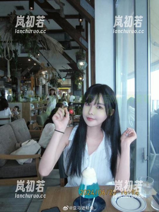 亚马逊鲶鱼 从亚马逊鲶鱼的镜头看下班后OL:醉美写真与壁纸的完美结合
