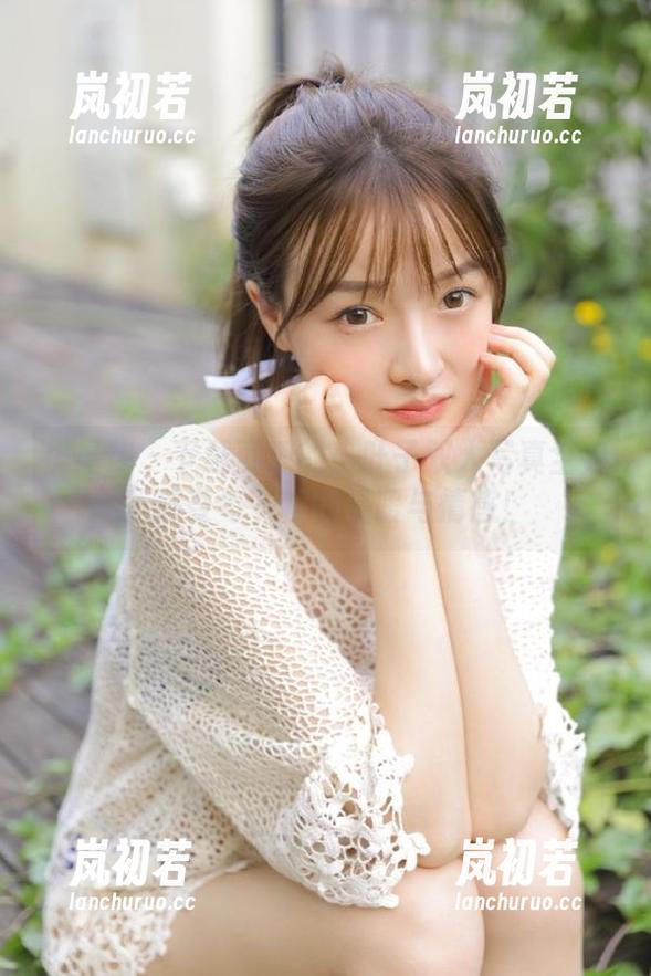 优星馆 - 下载可爱的小叶子双人写真全集，感受每一帧的温暖与情感！