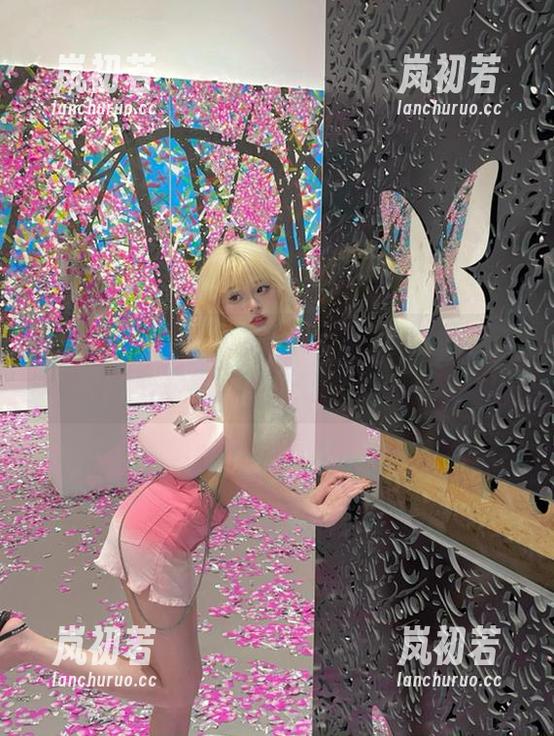 俏妞qiaoniu66 微密圈 - 俏妞qiaoniu66的写真世界,观看时刻即将将她的秘密展现于你眼前。
