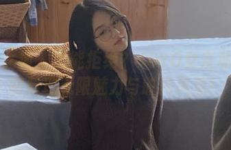 克拉女神 – 谁能拒绝？YOYO女友私拍美图展现无限魅力与时尚风范！