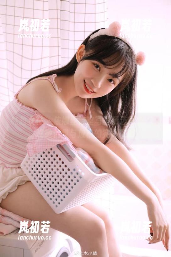 克拉女神-依娜丝 克拉女神 - 依娜丝浴室写真精选图集:展现她优雅与放松的完美瞬间