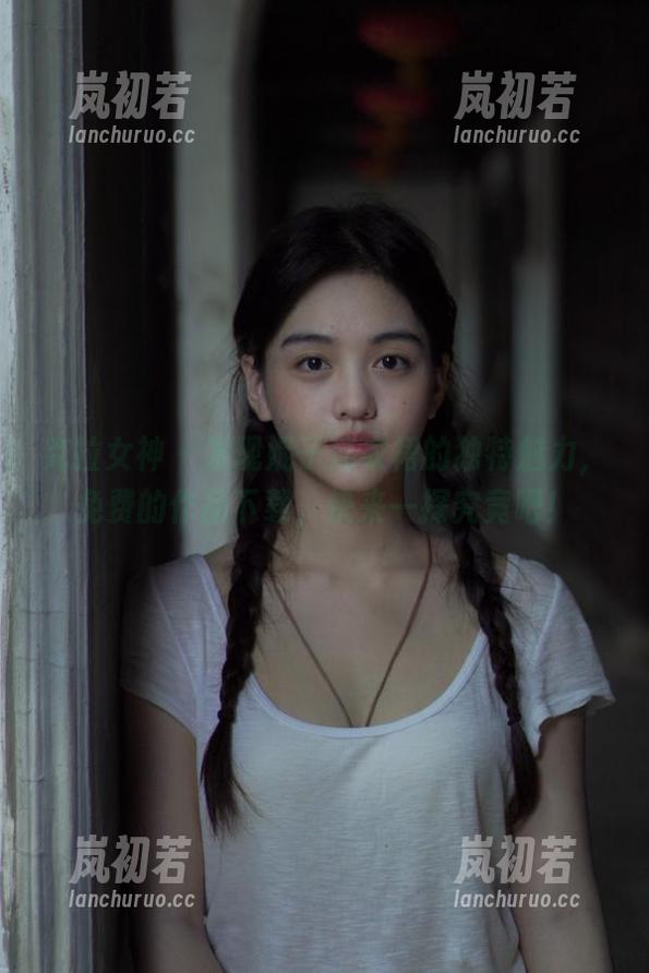 克拉女神-妮子 克拉女神 - 发现妮子连衣裙的独特魅力,免费的作品下载,快来一探究竟吧!
