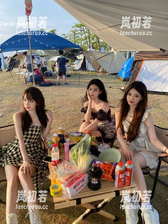 克拉女神-杨暖 克拉女神 - 打开杨暖的修女图包,领略摄影与艺术的激情碰撞