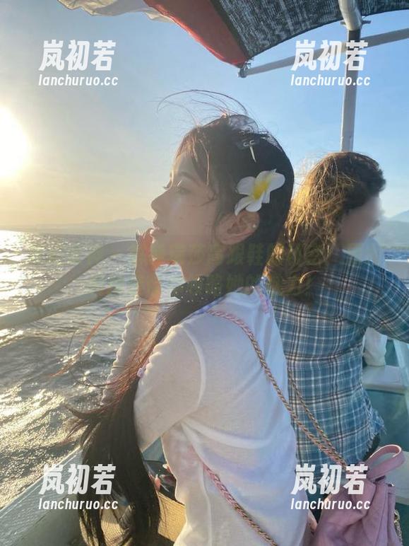 克拉女神-瑞莎 克拉女神 - 解锁瑞莎高跟鞋的秘密:原图和精选带你领略她的魅力!