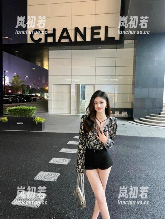 克拉女神-璇子 克拉女神 - 璇子裸足写真集:图库分享记录她与自然的深度对话