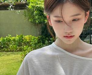 克拉女神 – 让盈盈的私拍制服合集带你进入一个充满梦幻与诱惑的视觉盛宴！