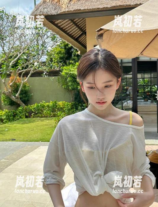 克拉女神-盈盈 克拉女神 - 让盈盈的私拍制服合集带你进入一个充满梦幻与诱惑的视觉盛宴!