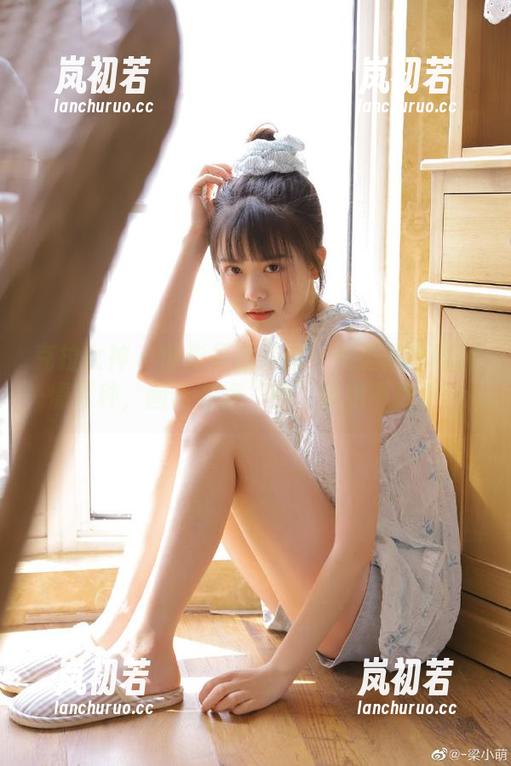 克拉女神-舒彤 克拉女神 - 舒彤夏日套图:无圣光也能风情万种,画面有点“热”但绝不烫手!