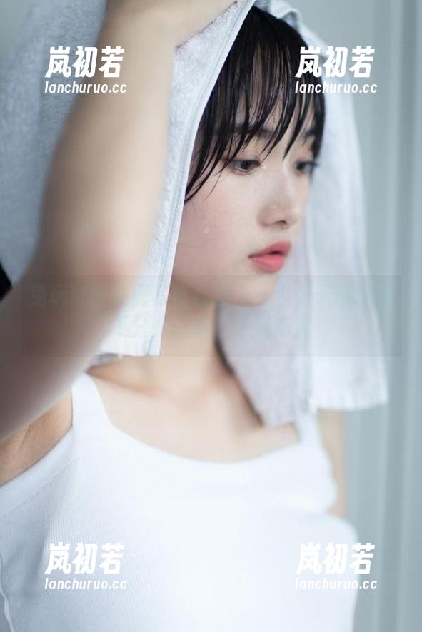 兔玩映画 兔玩映画私房写真合集:一半袜子展现的不只是风格,还有态度