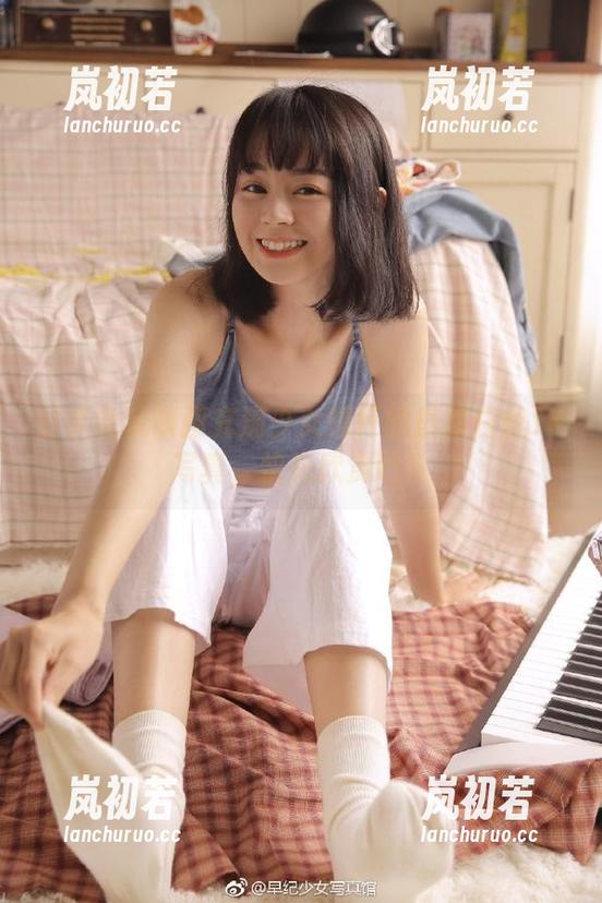 兔玩映画 分享兔玩映画充满少女情怀的最新白丝JK写真,快来欣赏吧!