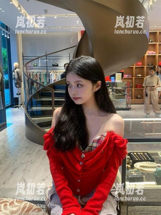 美图闪耀：凉凉子与透明双人护士的私拍故事，甜美又俏皮！