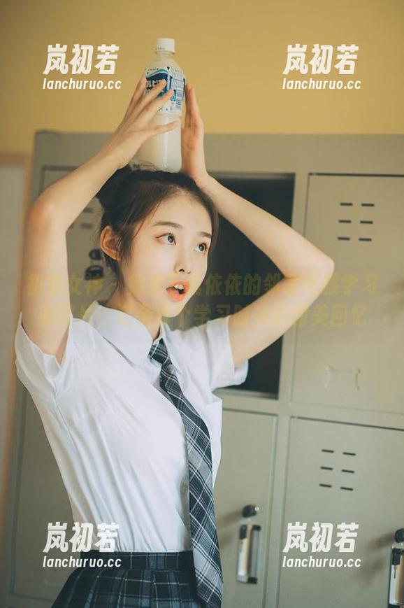 初夏女神-依依 初夏女神 - 免费下载依依的邻家女孩学习篇照片,记录每个学习时光的甜美回忆