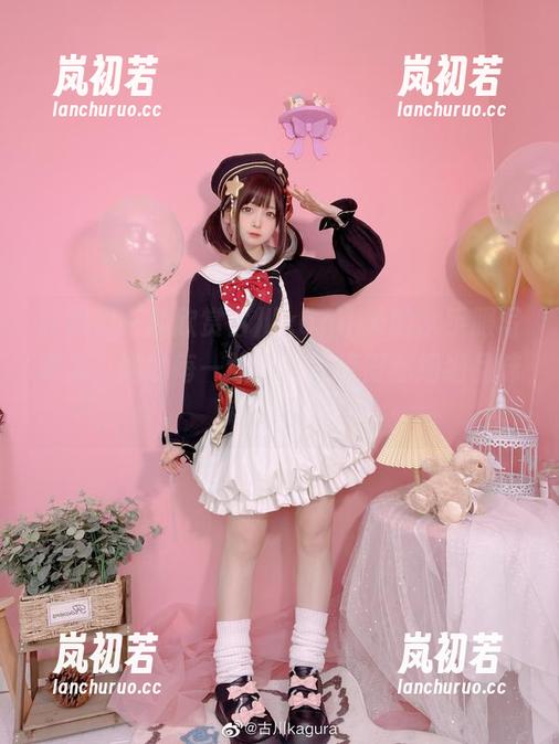 让我们一起欣赏古川kagura的水手服写真集，她的每一张照片都值得你细细品味和分享！