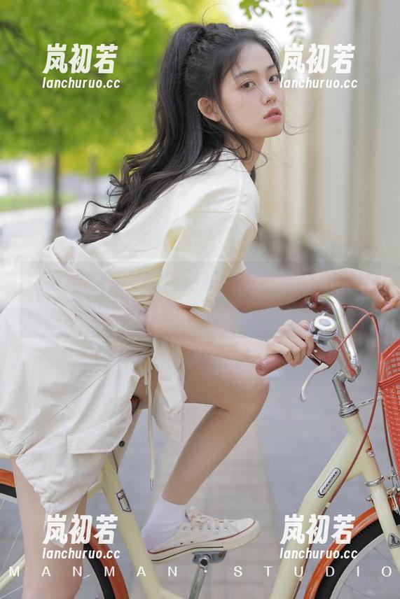 可爱的肉巴 微密圈 - 可爱的肉巴探索黑色丝丝:姐妹花半腿写真套图,尽显迷人气息