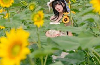 穿越到“豌豆公主的秘密花房”，带你欣赏“咬人小小兔”的私拍合集精彩瞬间！
