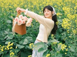 精选作品集来袭：喵写真呈现白丝少女的独特居家风格