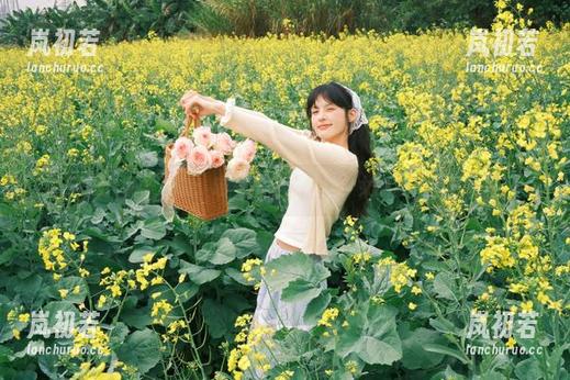 喵写真 精选作品集来袭:喵写真呈现白丝少女的独特居家风格