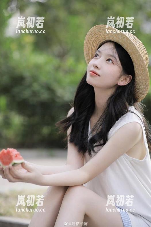 嗲囡囡-王婉悠Queen 嗲囡囡 - 错过只能后悔,王婉悠Queen厨娘全套写真火热下载中,快来围观!