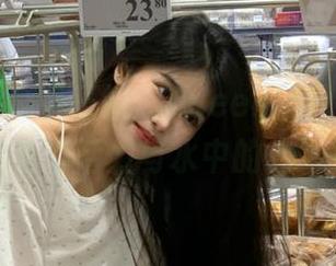 嗲囡囡 – 感受王婉悠Queen泳池写真图集中的青春活力与水中的光影交织