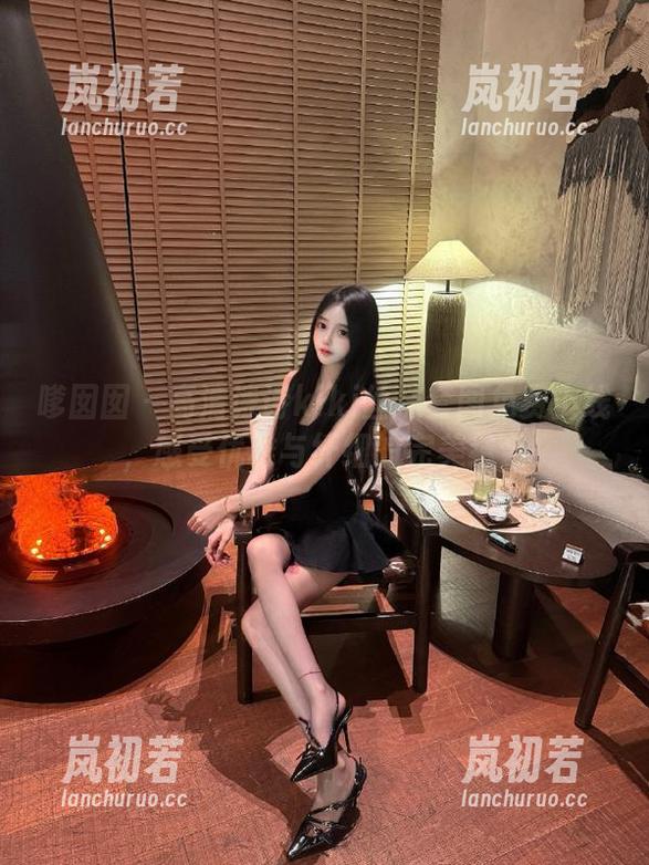 嗲囡囡 - 高清诗诗kiki丝袜套图免费上线，感受优雅与纤细的完美结合