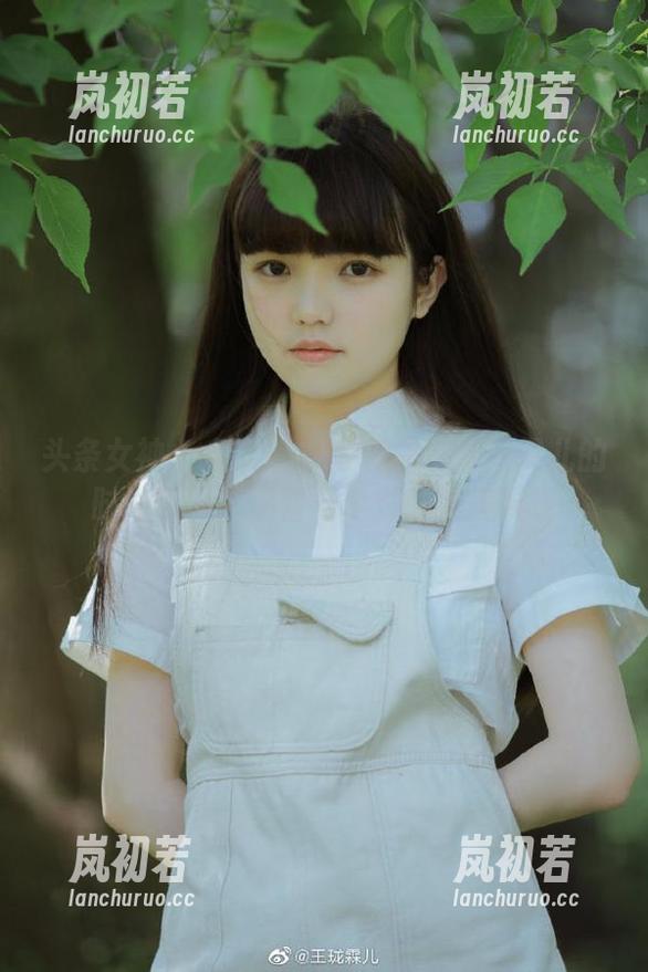 头条女神-娜依灵儿 头条女神 - 全套毛衣写真揭示娜依灵儿的时尚密码,温馨与个性的完美展现