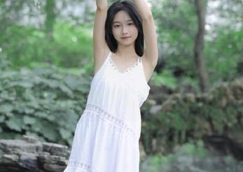 头条女神 – 珍稀小晴子水手服资源，尽在她全新图包中让你心动不已