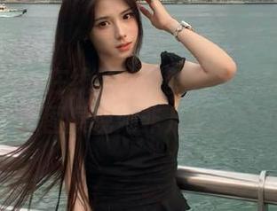 头条女神 – 在线领略张梦艺美足的无限魅力，原图展现她非凡的艺术才华