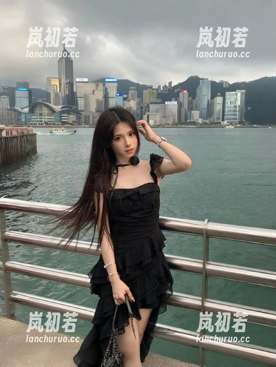 头条女神-张梦艺 头条女神 - 在线领略张梦艺美足的无限魅力,原图展现她非凡的艺术才华