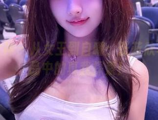 头条女神 – 从女王到自嘲：张蓝欣写真作品中的真我探索！
