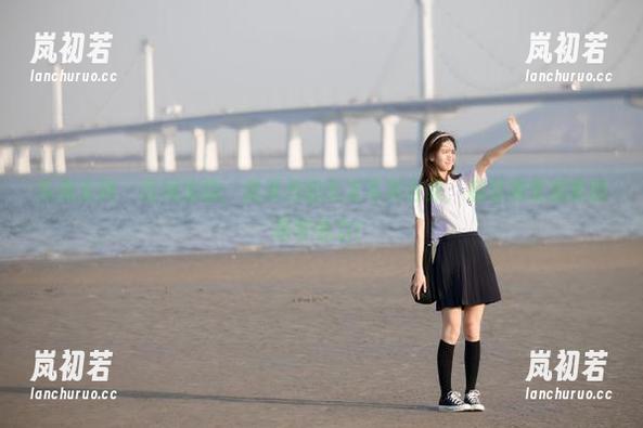 头条女神 - 在线追踪：张译丹的女友写真合集，感受视觉盛宴的极致魅力！